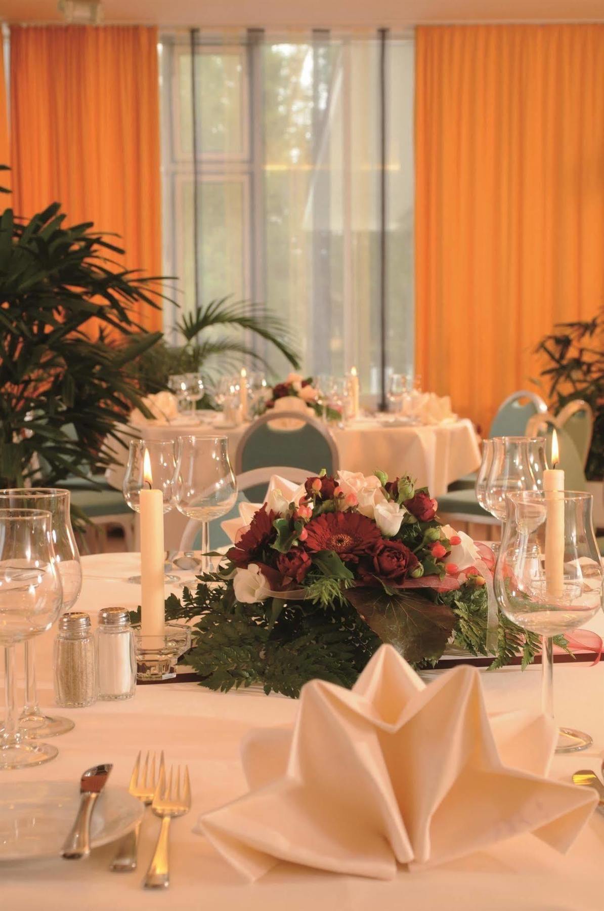 Parkhotel Weingarten Вайнгартен Ресторант снимка
